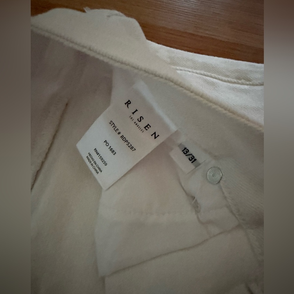 NWT RISEN White denim Jeans size 13/31 - Picture 3 of 4